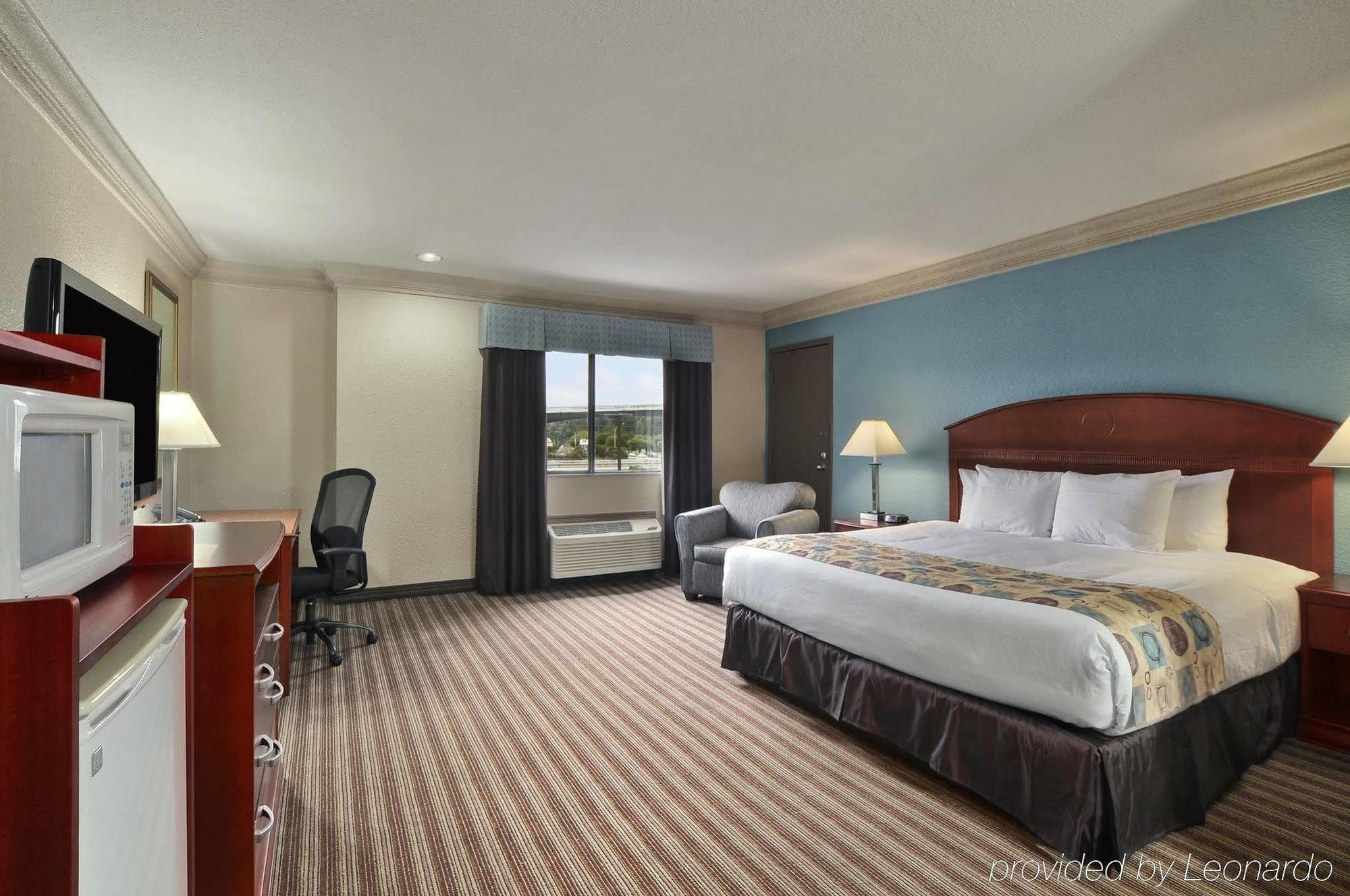 Hotel Ramada By Wyndham Houston Intercontinental Airport South Pokoj fotografie
